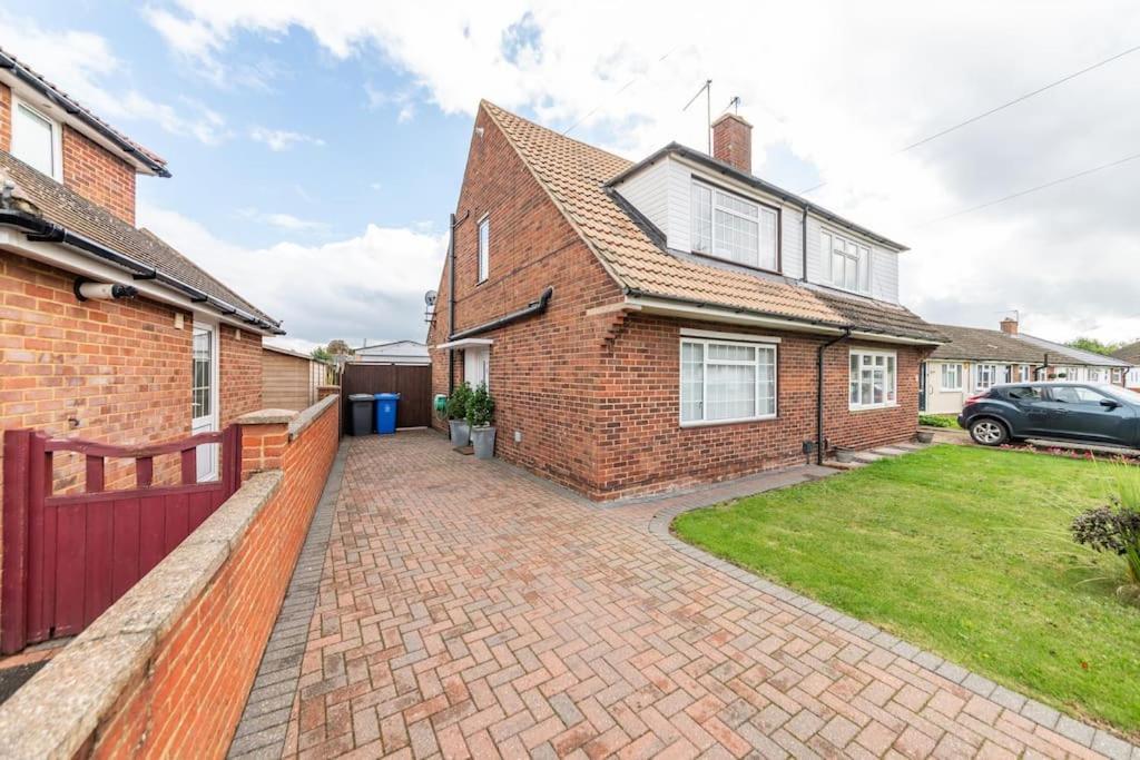 Family Home, View Of Windsor Castle Dorney Exterior foto